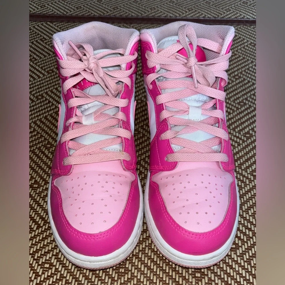 Nike Air Jordan White and Pink - Picture 2 of 9